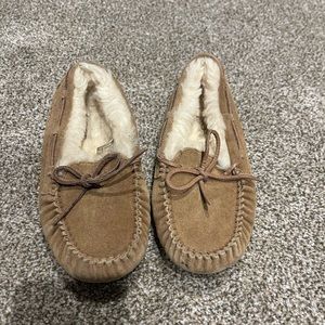 Kid UGG Dakota slippers
